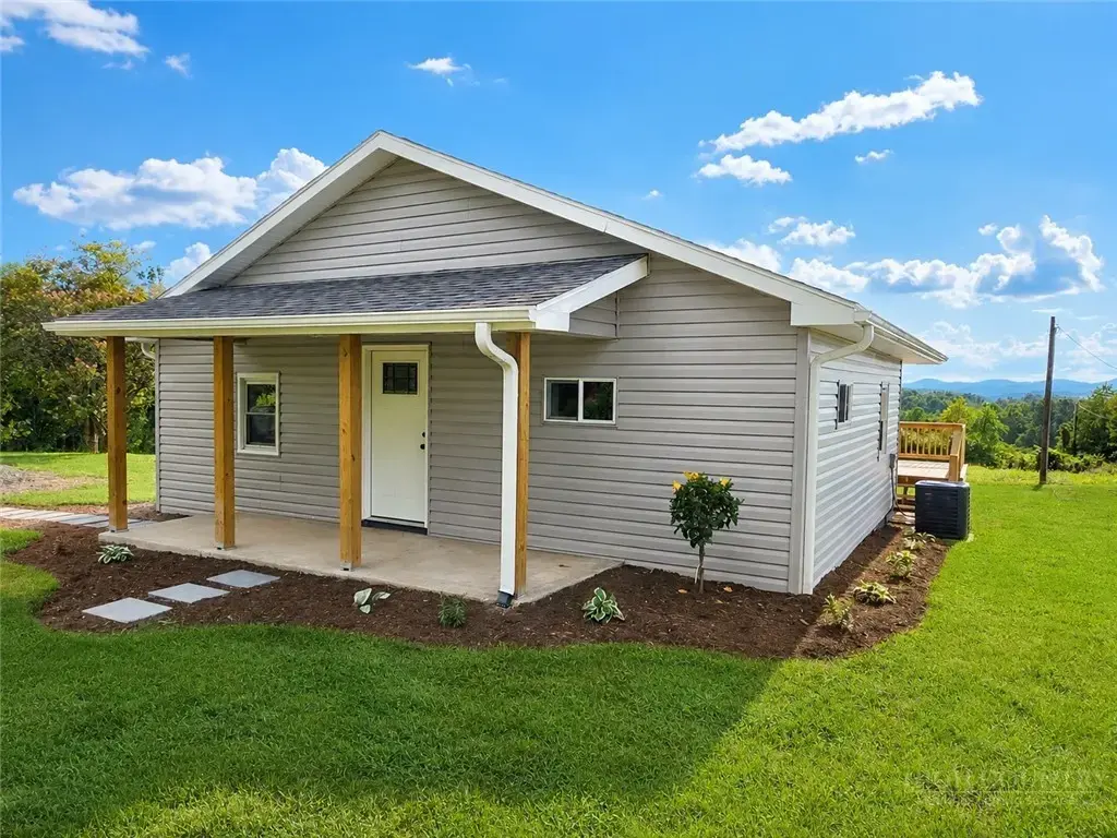 11493 Glade Valley Road, Ennice