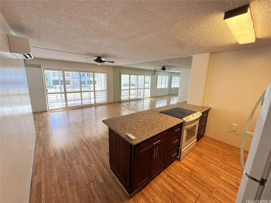 411 Kaiolu Street # 503, Honolulu