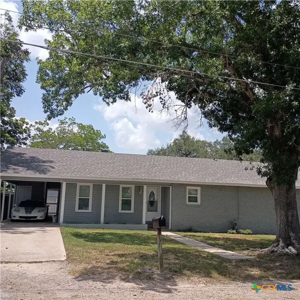 607 E Hamilton, Cuero
