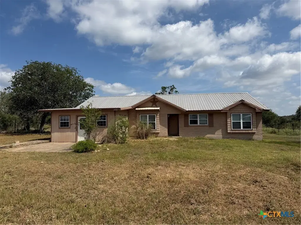 706 Thomaston River Road, Cuero