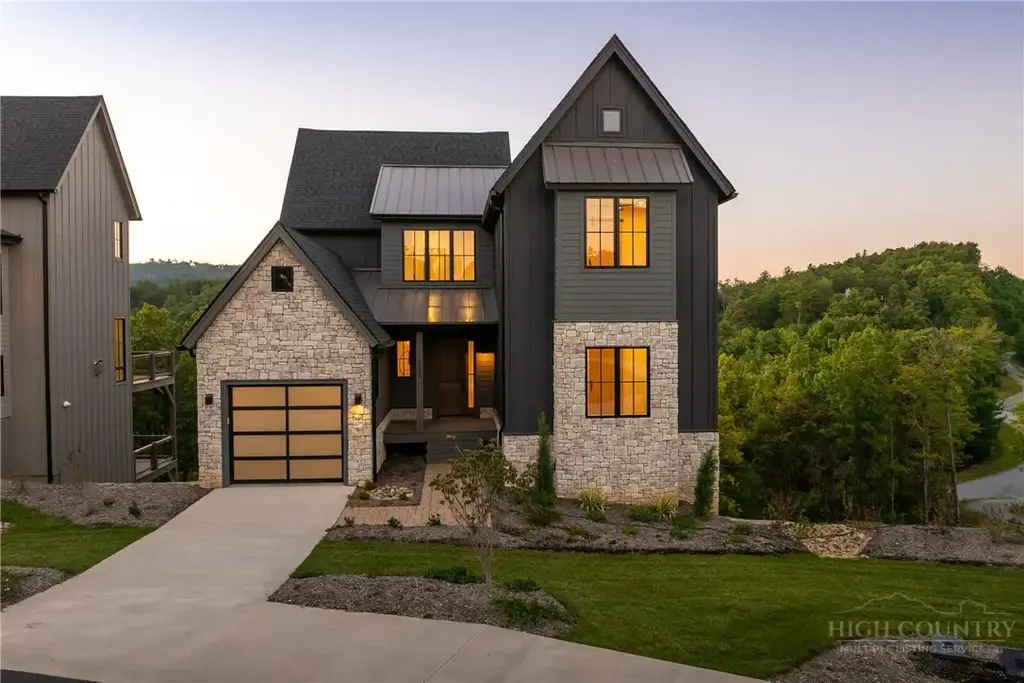 359 Calico Court, Boone