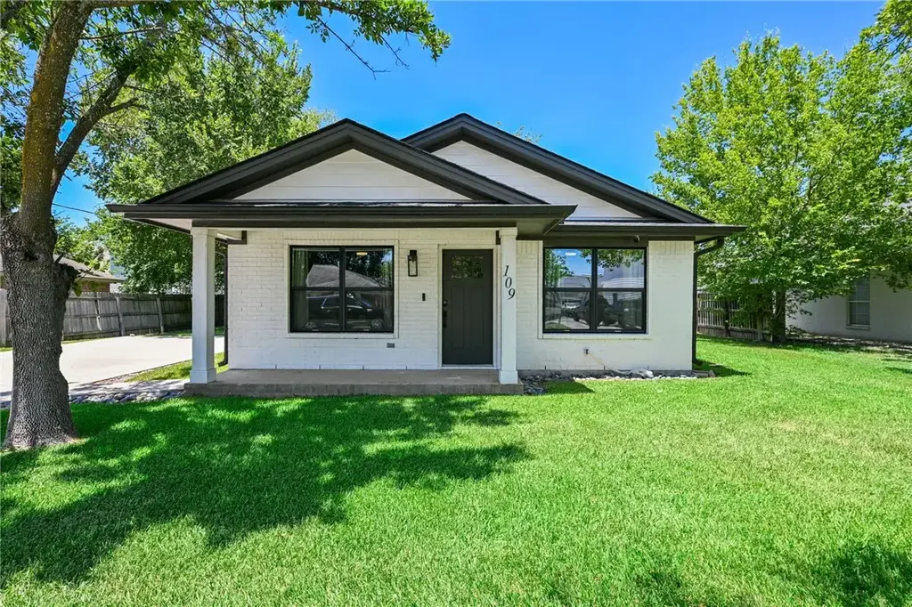 109 Sterling Street, College Station