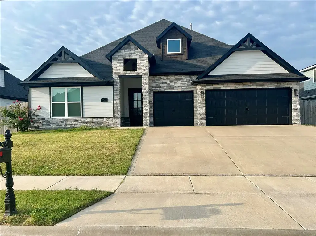 1141 Red Maple Street, Centerton