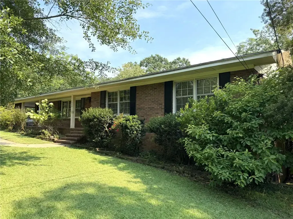 1909 High Point Dr, Opelika