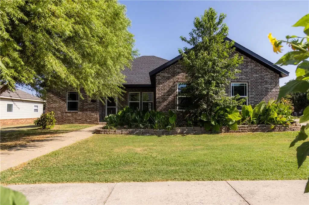 603 Teri Drive, Siloam Springs