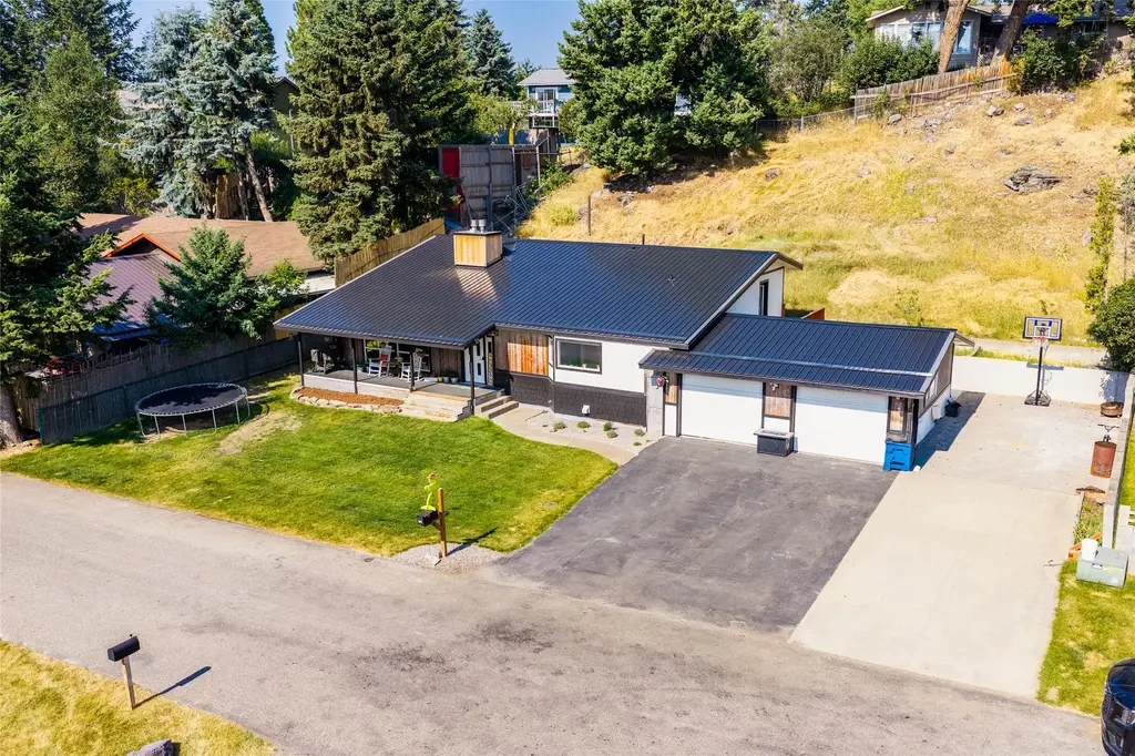 228 Lake Hills Court, Bigfork