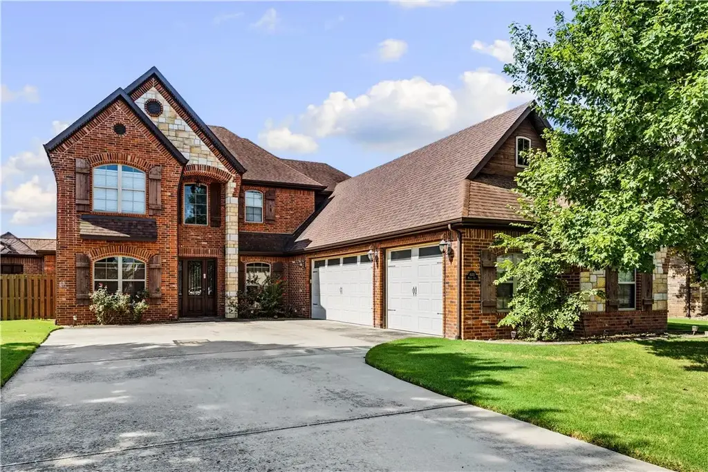 4602 W Warbal Trail, Rogers