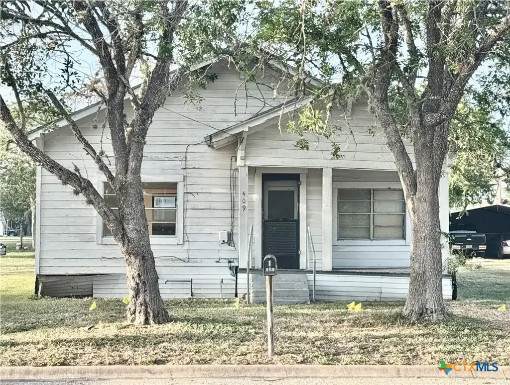 409 W Morris Street, Yoakum