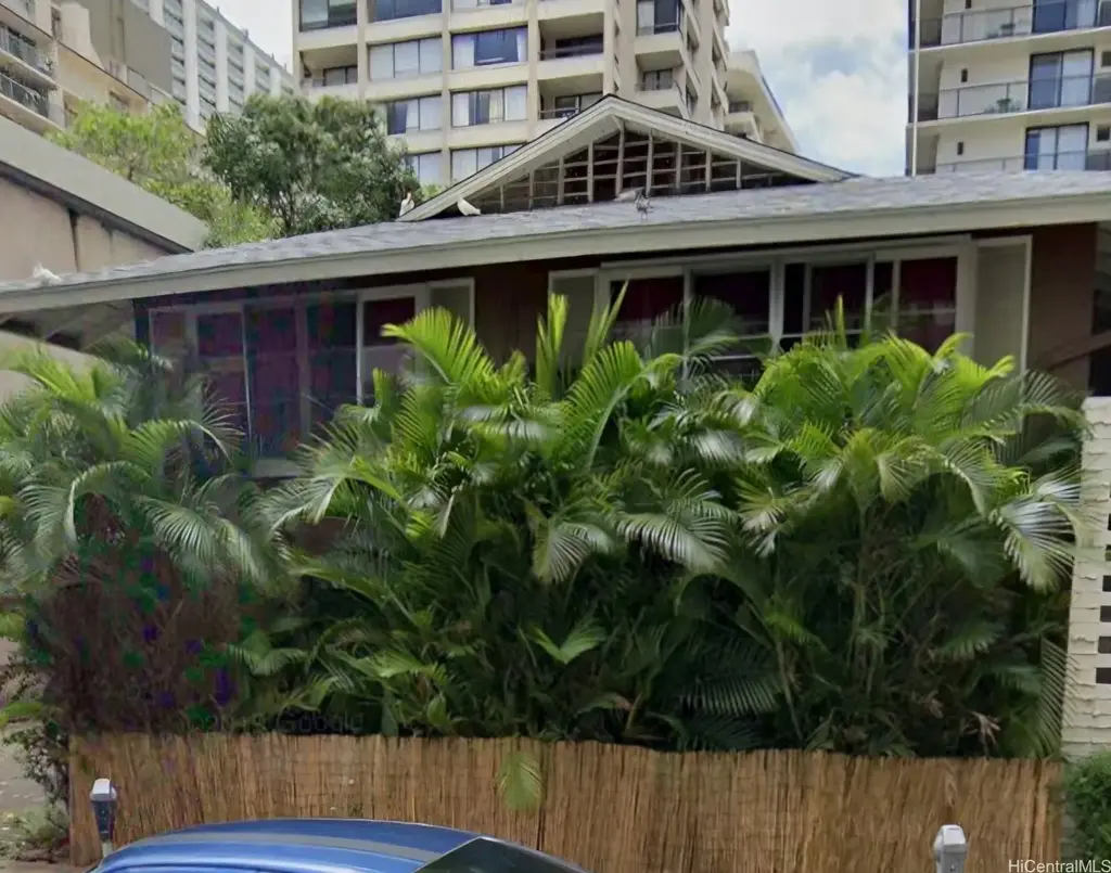 423 Kaiolu Street # 105, Honolulu