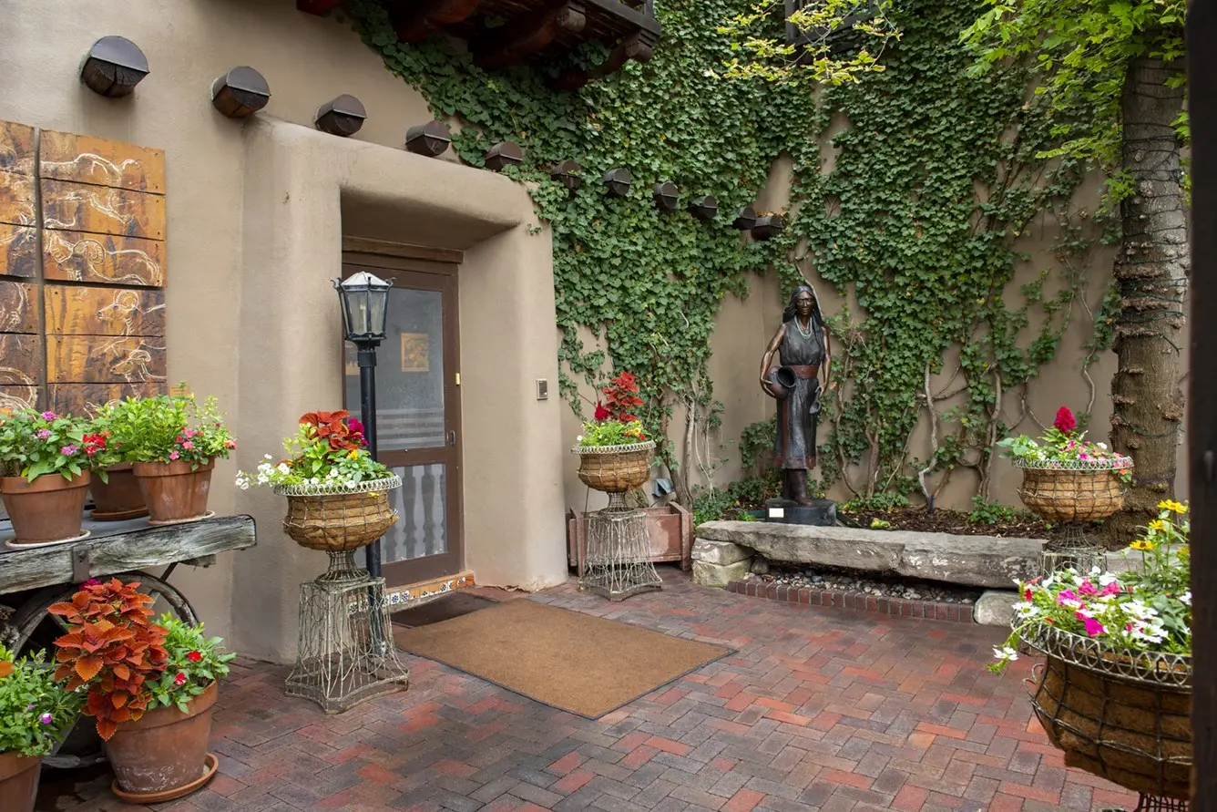 1075 Paseo De Peralta, Santa Fe