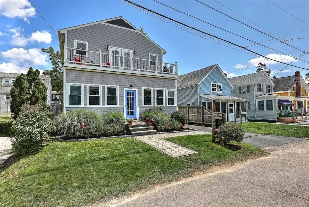 214 Narragansett Ave, Barrington