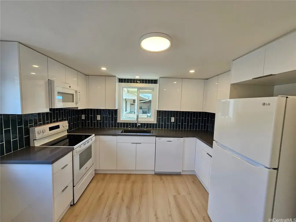 555 12th Avenue # A, Honolulu