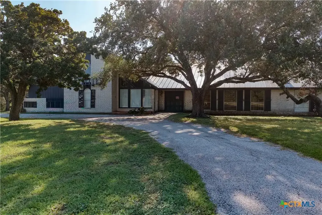 292 Fm 136, Woodsboro