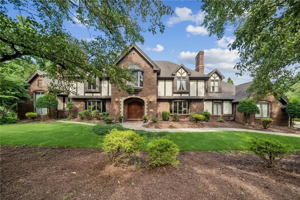 326 Red Oak Court , Monroeville
