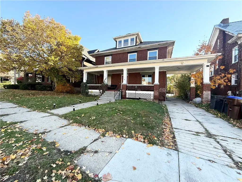 92 Euclid Avenue , Sharon