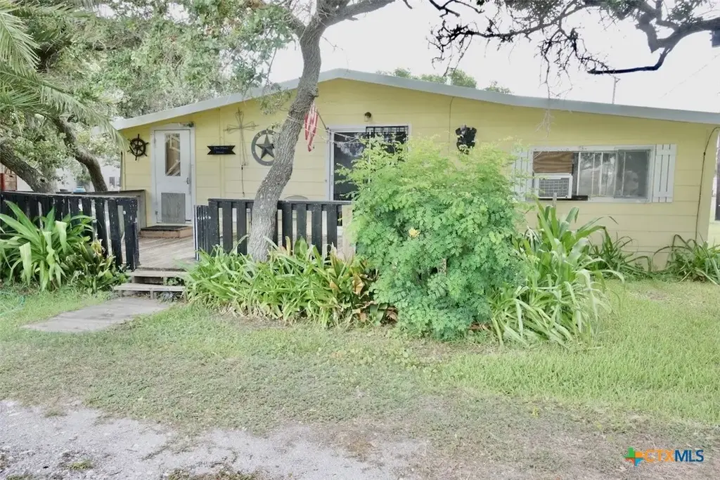 706 W Jefferson Avenue, Port O'Connor