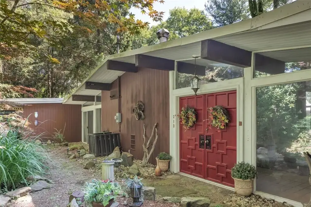 213 Brooks Drive , Chippewa