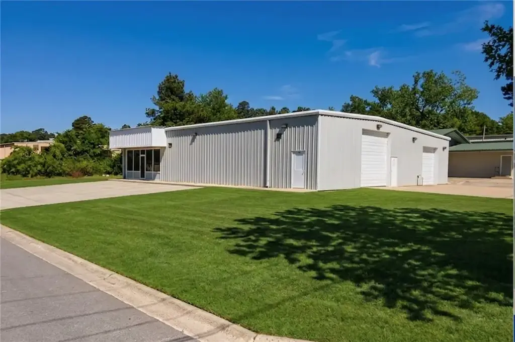125 Porter Industrial Road, Clarksville