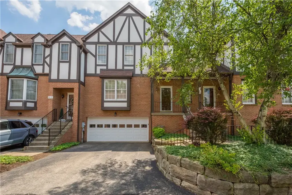 313 Kingsberry, Mt Lebanon