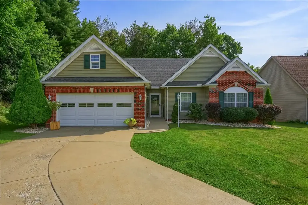 100 Whitetail Drive, Chippewa