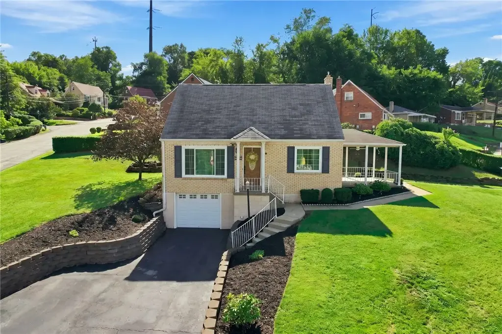 6746 Barivista Drive , Verona