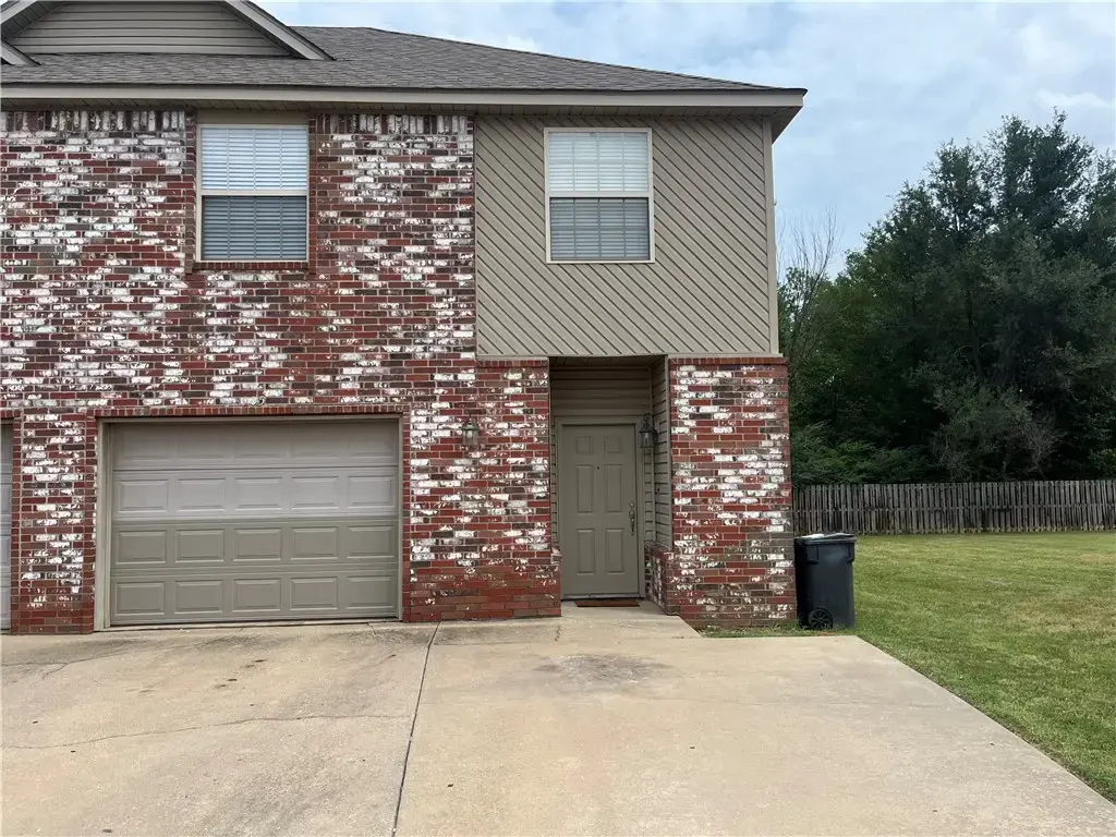 2453 Rill Street, Rogers