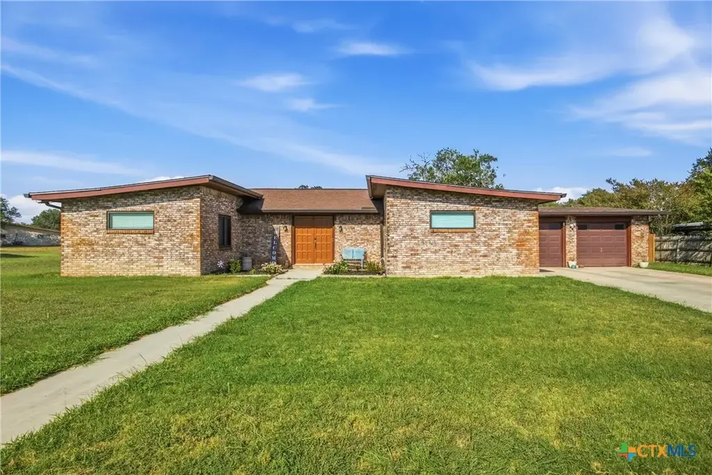 1304 Walker Street, Gonzales