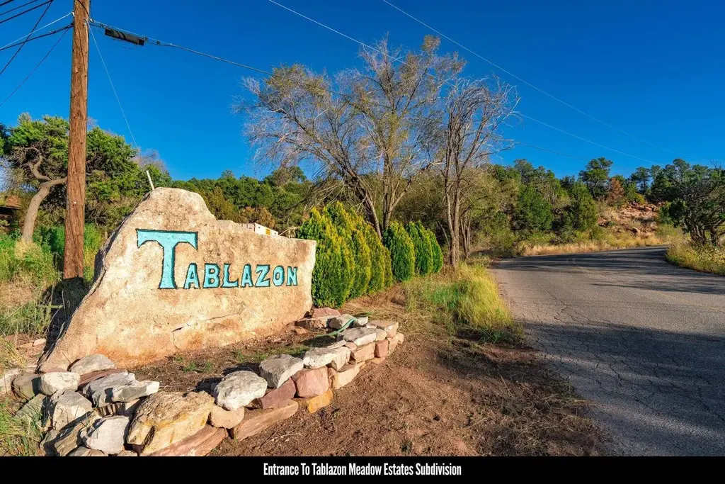 8 Tablazon Valley Drive, Tijeras