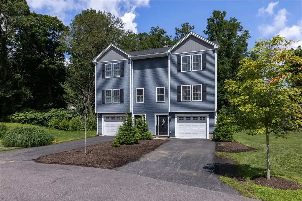 39 Stone Bridge Dr, South Kingstown