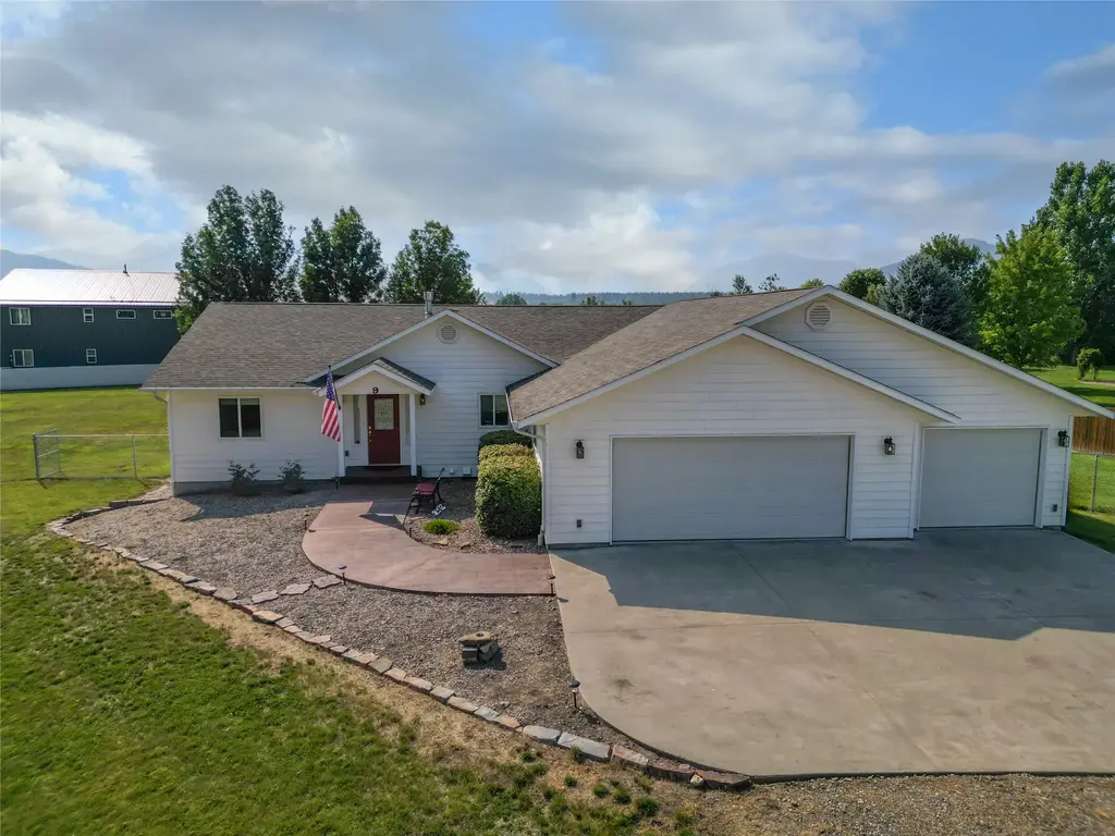 9 Riley Lane, Plains
