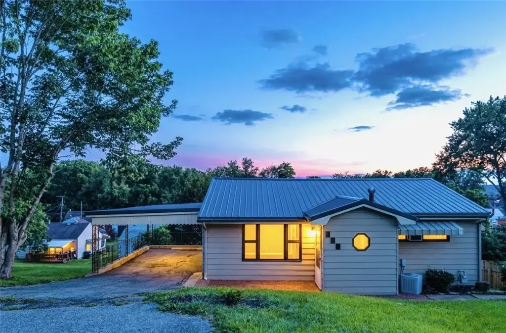 901 Skyline Drive , Ellwood City