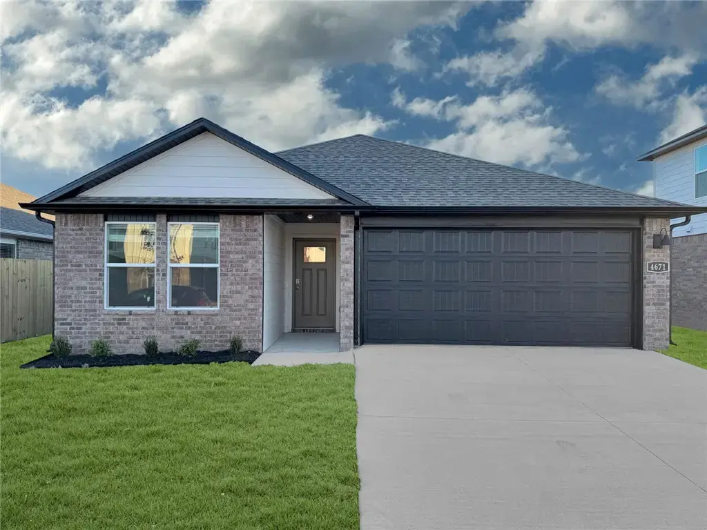 4725 W Folsom Street, Fayetteville