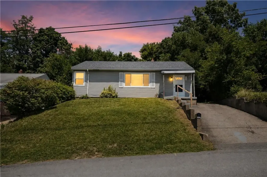 1329 New York Avenue , Port Vue