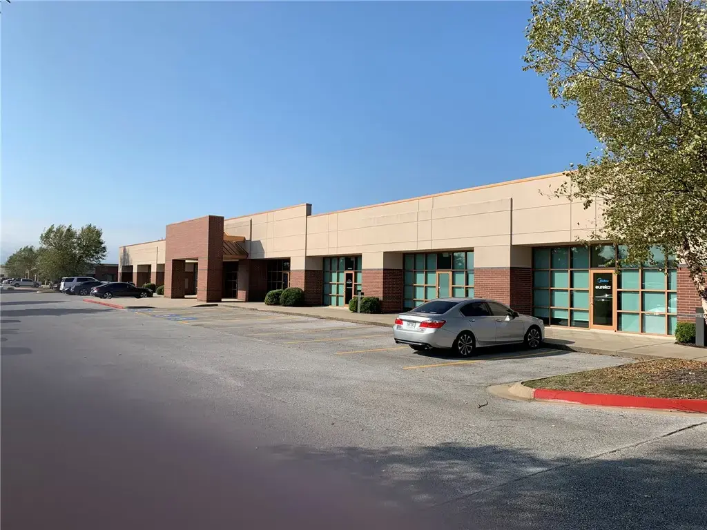 3000 Sw Regency Parkway 16, Bentonville
