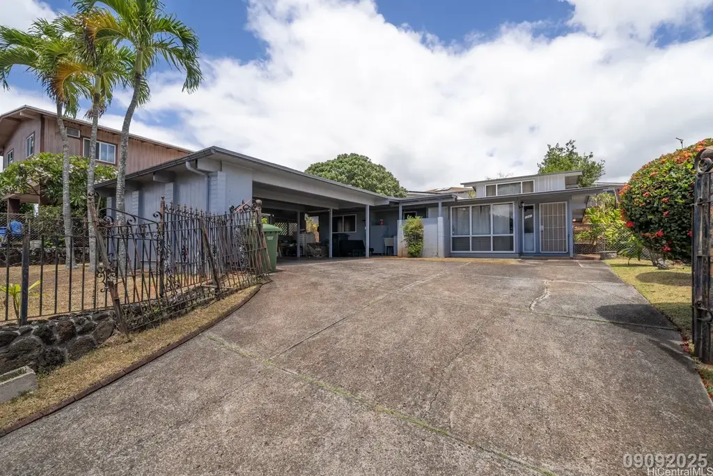 1341 Komo Mai Drive # B, Pearl City