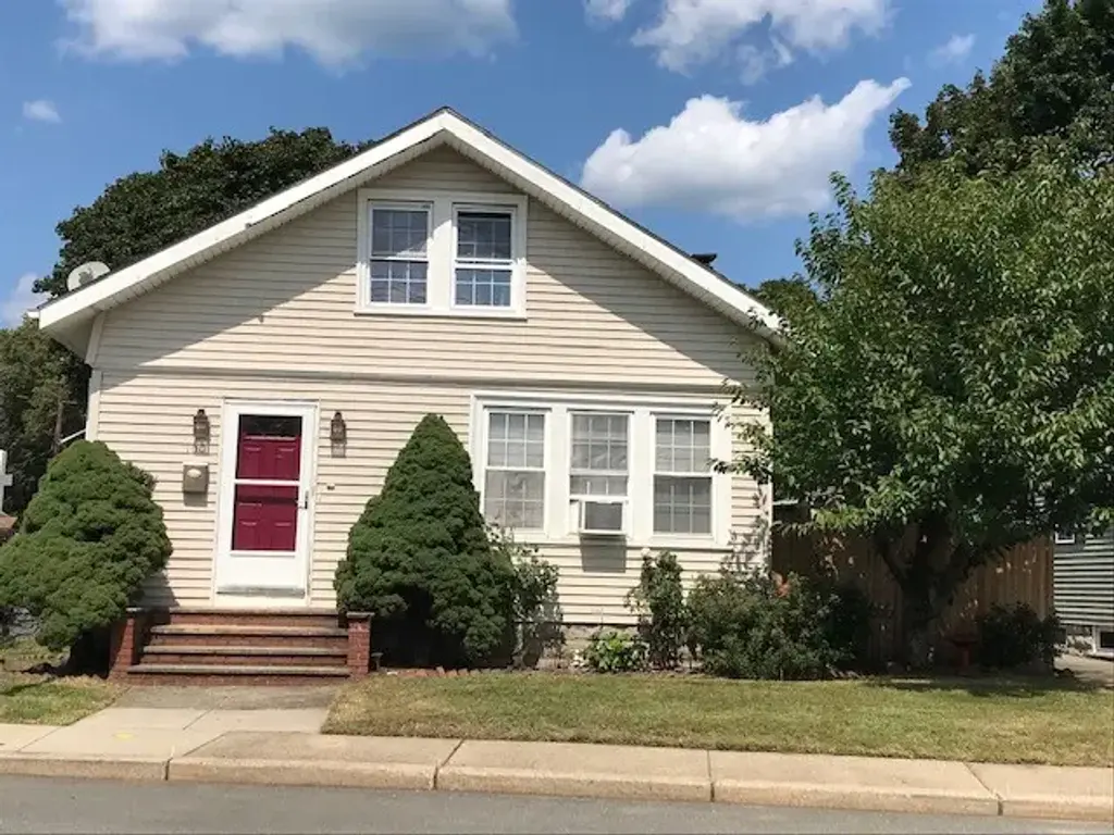 100 Centre St, East Providence