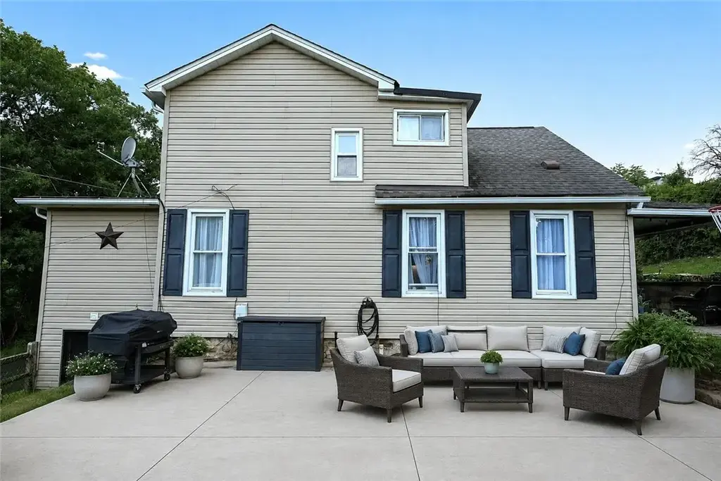 328 Bridge Street , Hunker