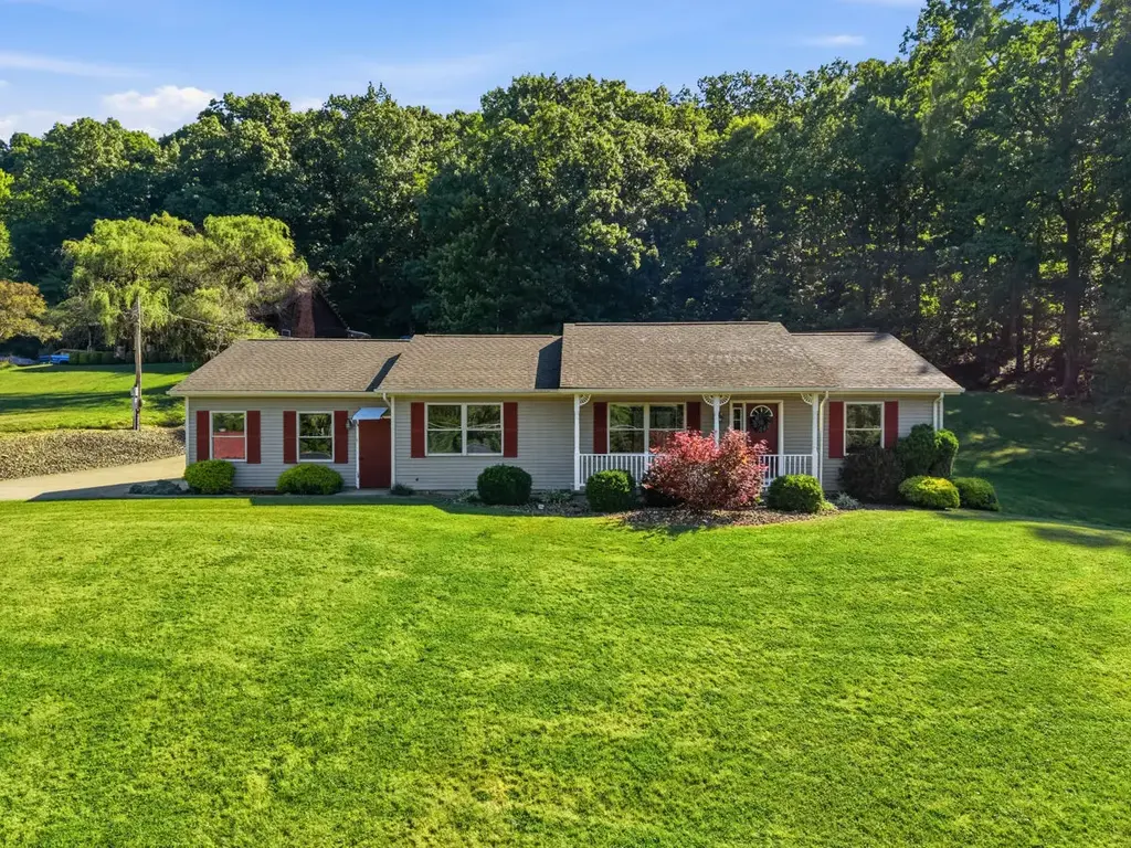 195 Browns Hill Road, Middlesex
