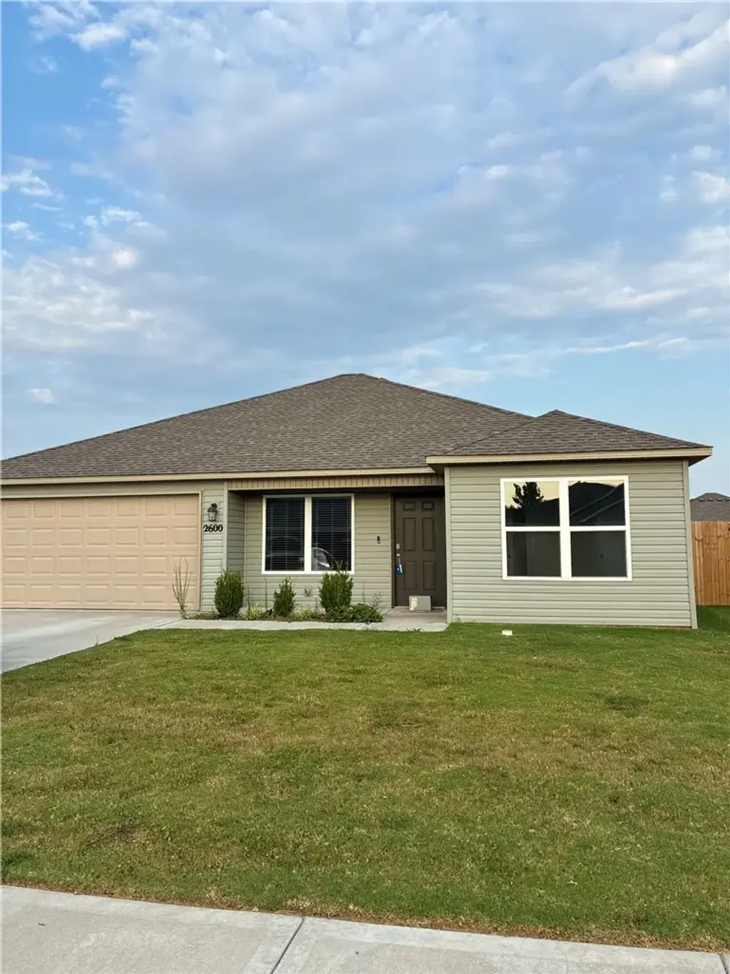2600 S Silver Street, Siloam Springs
