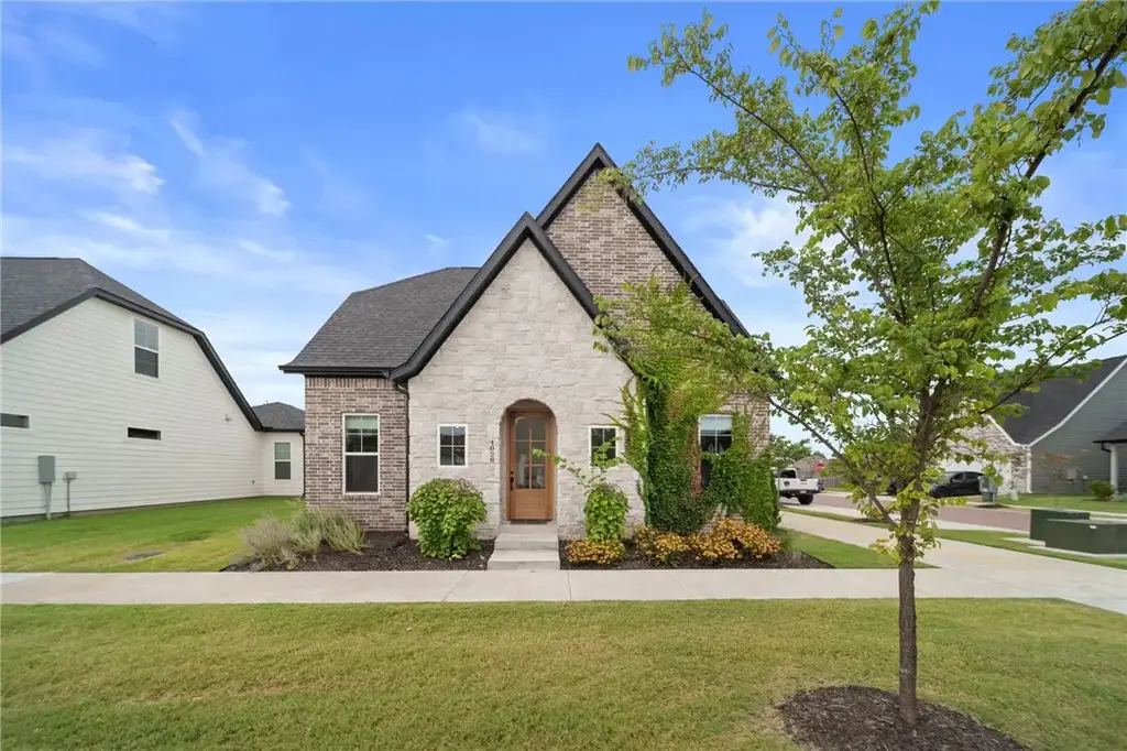 4028 W Sommerset Street, Rogers