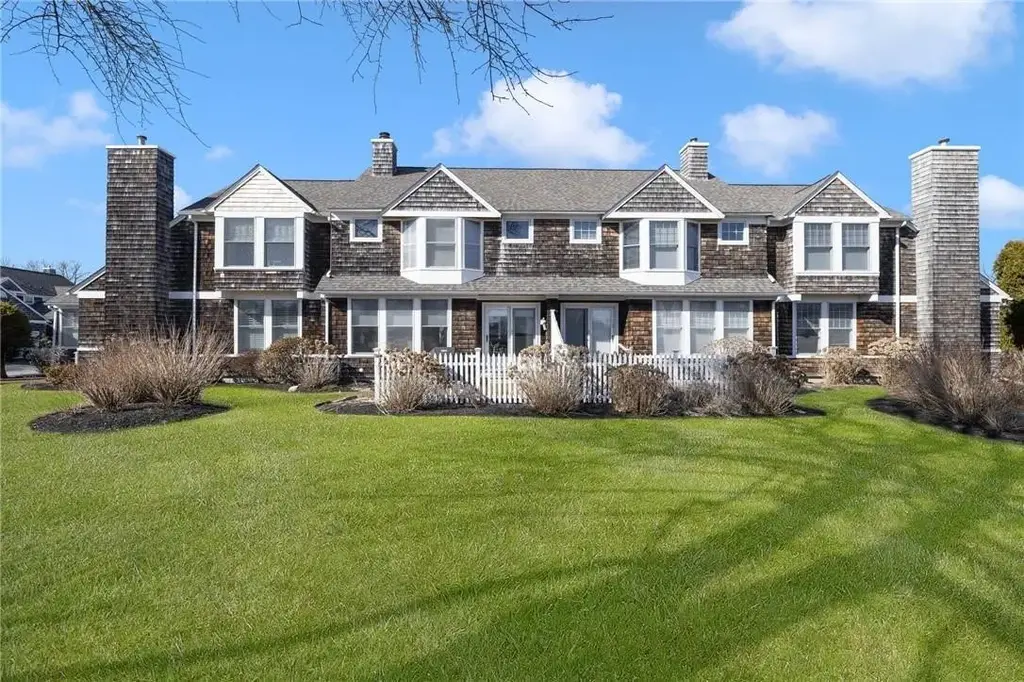 45 Fox Dr, Narragansett