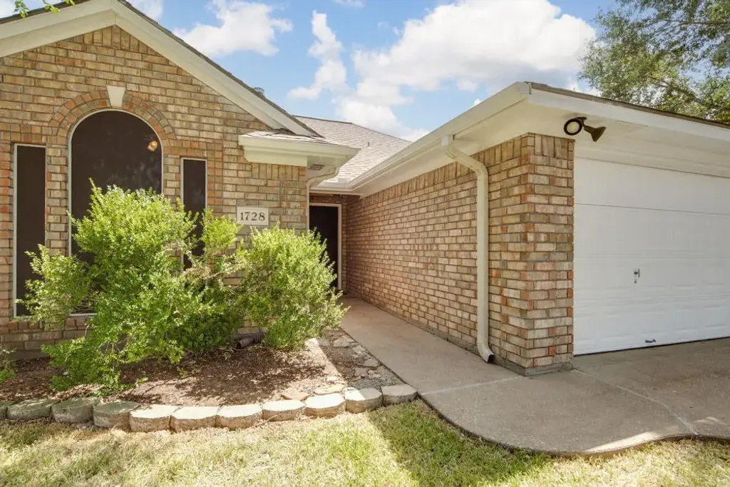 1728 Purple Martin Cove, College Station