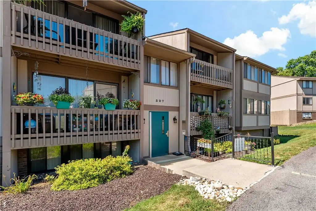 327 Ridge Point Circle 11a, South Fayette