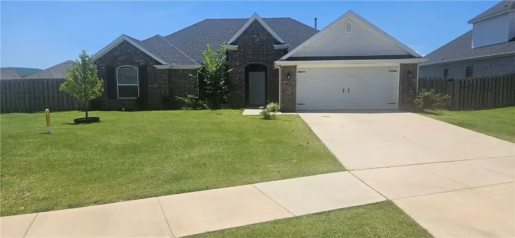 302 Emerald Woods, Farmington