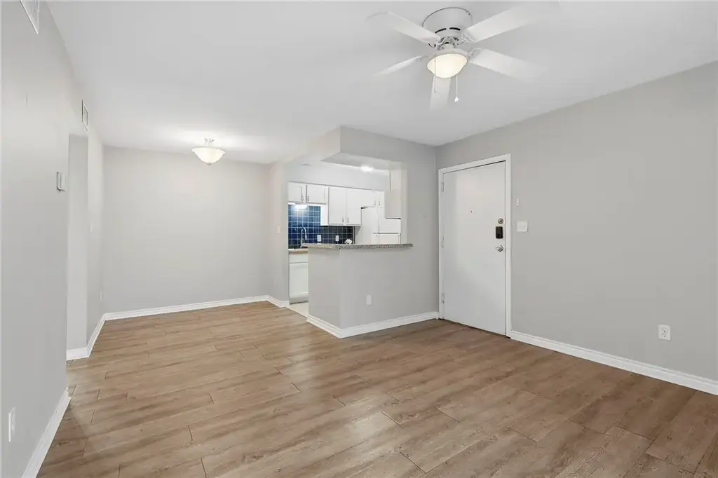 904 University Oaks 123, College Station