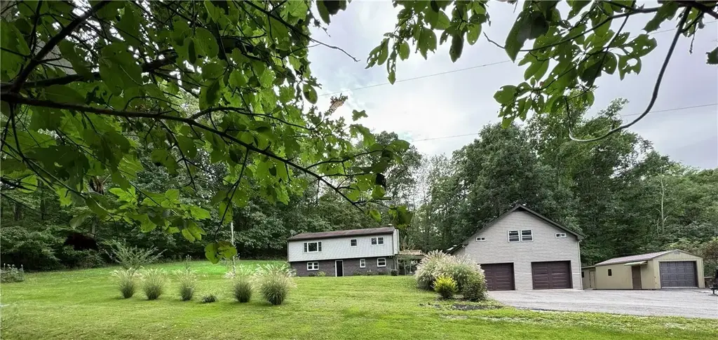 382 Ferry Hollow, Hempfield