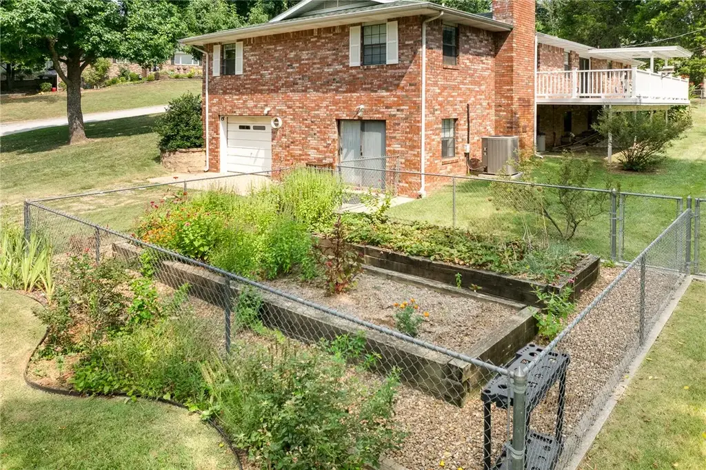 6 Hawthorne Cove, Harrison