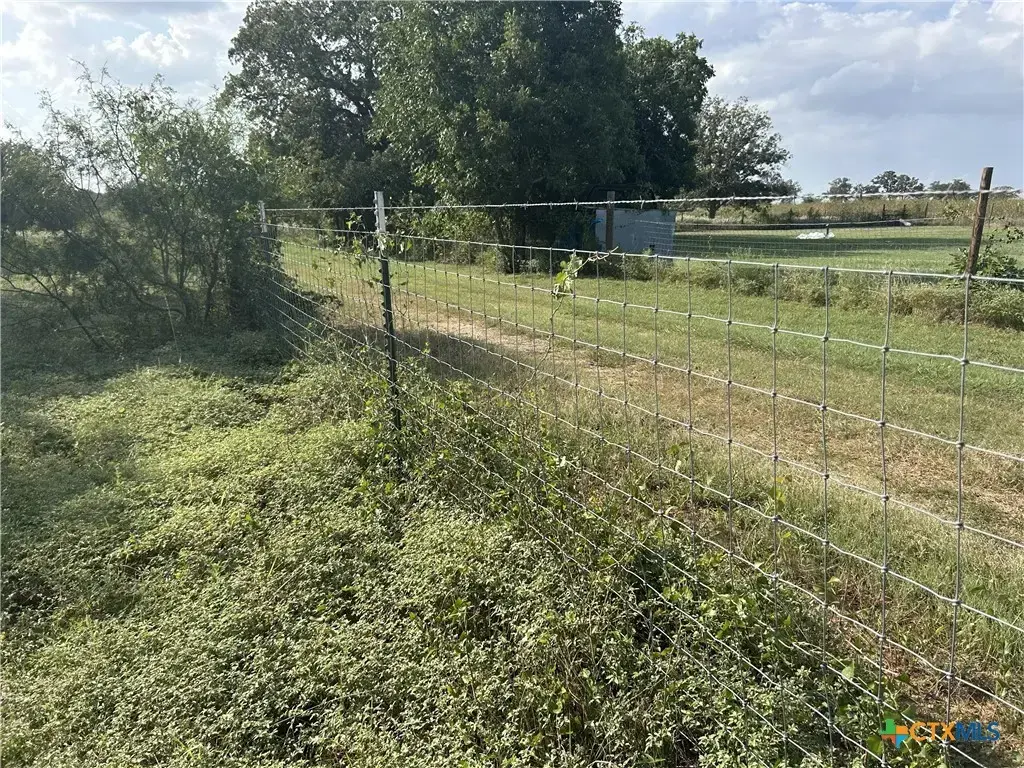 240 Private Road 4601 Road, Waelder