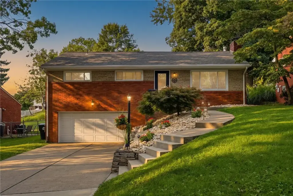 195 Peach Drive, Whitehall