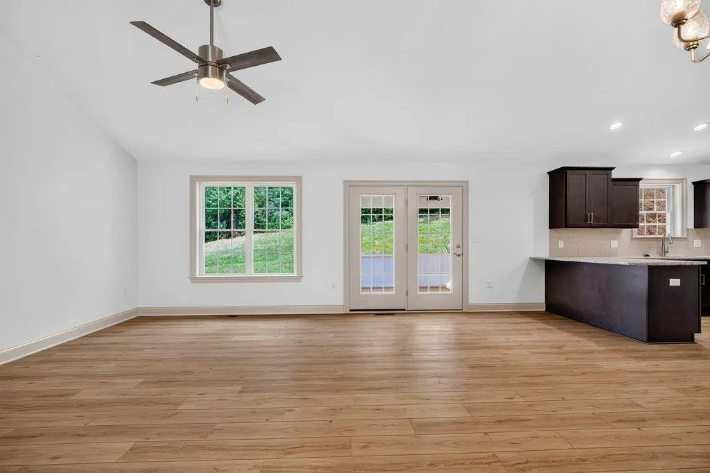 206 Langley Dr, Waynesboro
